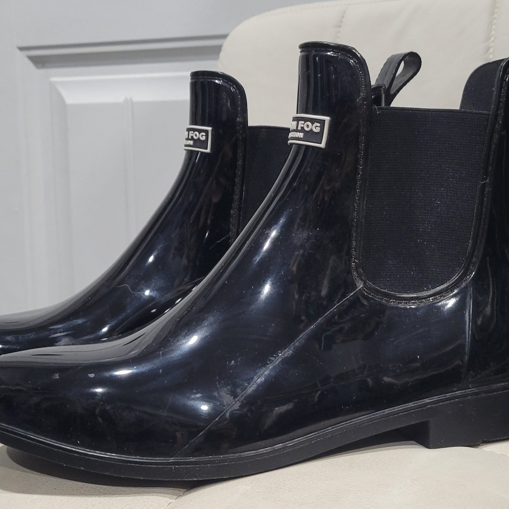 London Fog Rainboots in Shiny Black